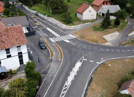 Ureditev območja avtobusnega postajališča »Zgornja Korena« in 3-krakega križišča DC R3-745 in LC 081171 Korena – Vurberk
