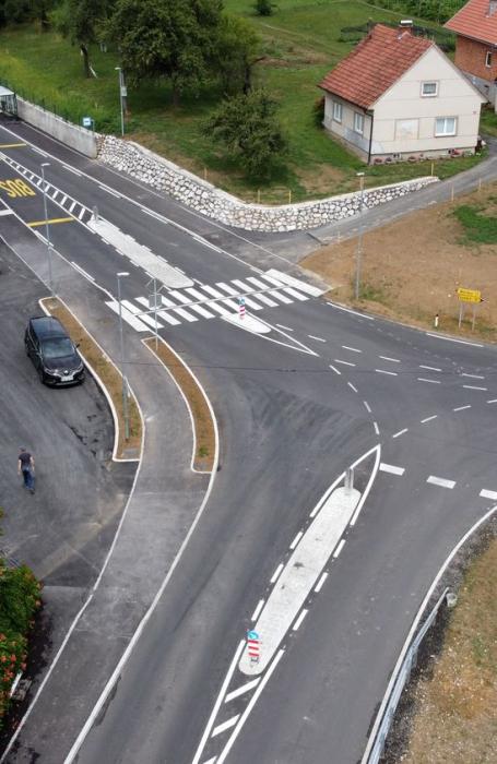 Ureditev območja avtobusnega postajališča »Zgornja Korena« in 3-krakega križišča DC R3-745 in LC 081171 Korena – Vurberk